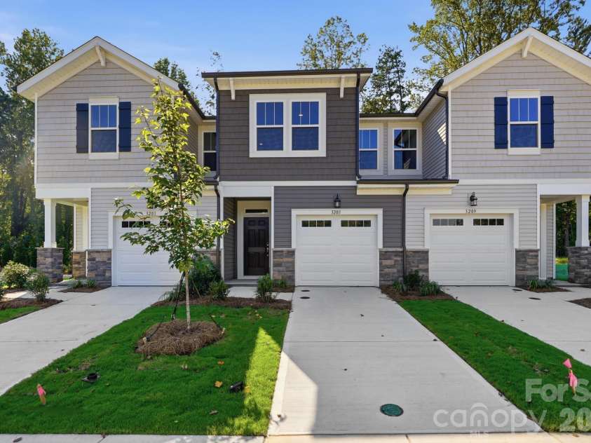 3205 Meadow Knoll Drive, Charlotte, NC 28269.  MLS# CAR4409596, YatesRealty ID 43029. 