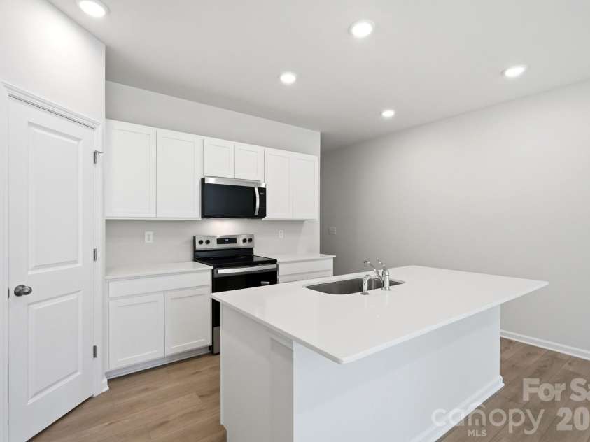 3205 Meadow Knoll Drive, Charlotte, NC 28269.  MLS# CAR4409596, YatesRealty ID 43029. 