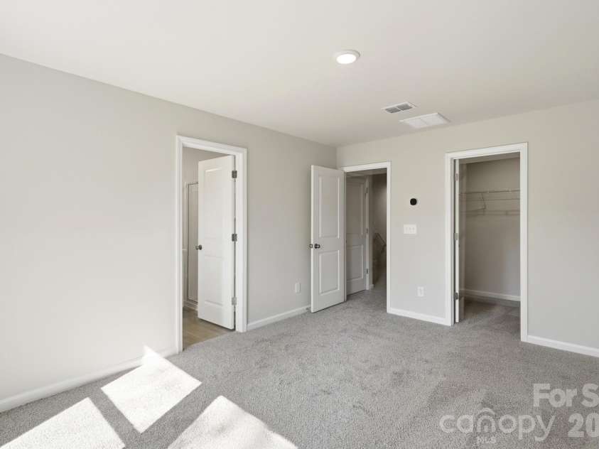 3205 Meadow Knoll Drive, Charlotte, NC 28269.  MLS# CAR4409596, YatesRealty ID 43029. 