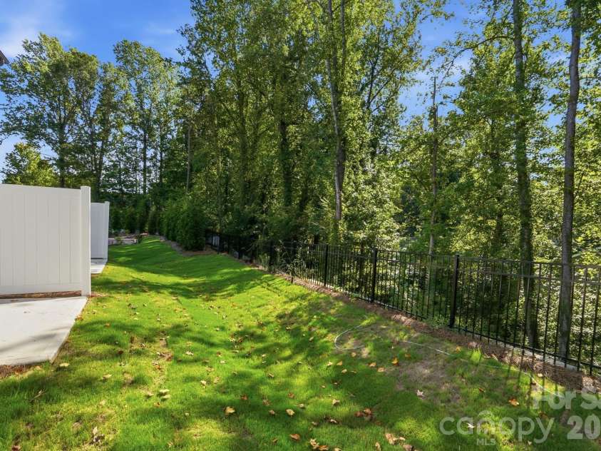 3205 Meadow Knoll Drive, Charlotte, NC 28269.  MLS# CAR4409596, YatesRealty ID 43029. 