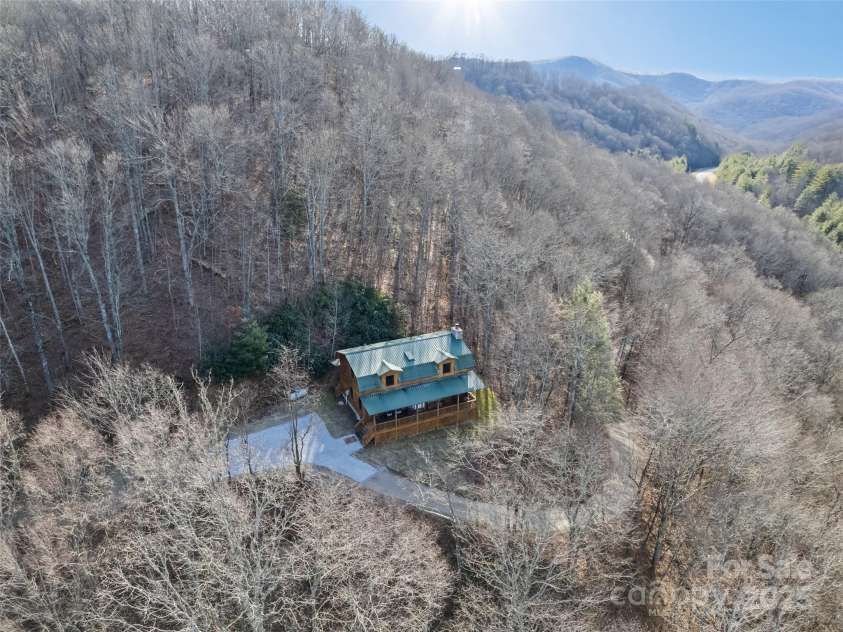171 Sharons Bluff, Franklin, NC 28734.  MLS# CAR4329192, YatesRealty ID 4303. 