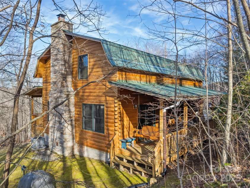 171 Sharons Bluff, Franklin, NC 28734.  MLS# CAR4329192, YatesRealty ID 4303. 