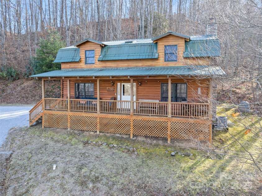 171 Sharons Bluff, Franklin, NC 28734.  MLS# CAR4329192, YatesRealty ID 4303. 