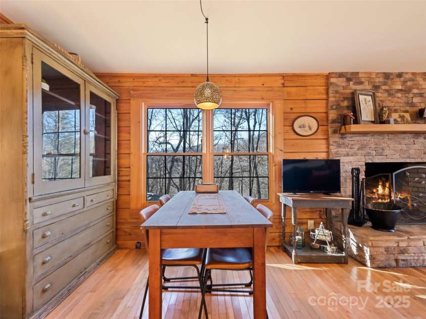 171 Sharons Bluff, Franklin, NC 28734.  MLS# CAR4329192, YatesRealty ID 4303. 