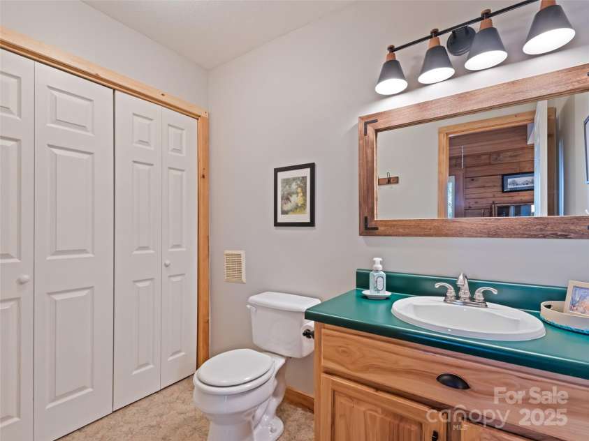 171 Sharons Bluff, Franklin, NC 28734.  MLS# CAR4329192, YatesRealty ID 4303. 