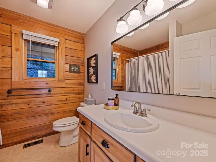 171 Sharons Bluff, Franklin, NC 28734.  MLS# CAR4329192, YatesRealty ID 4303. 