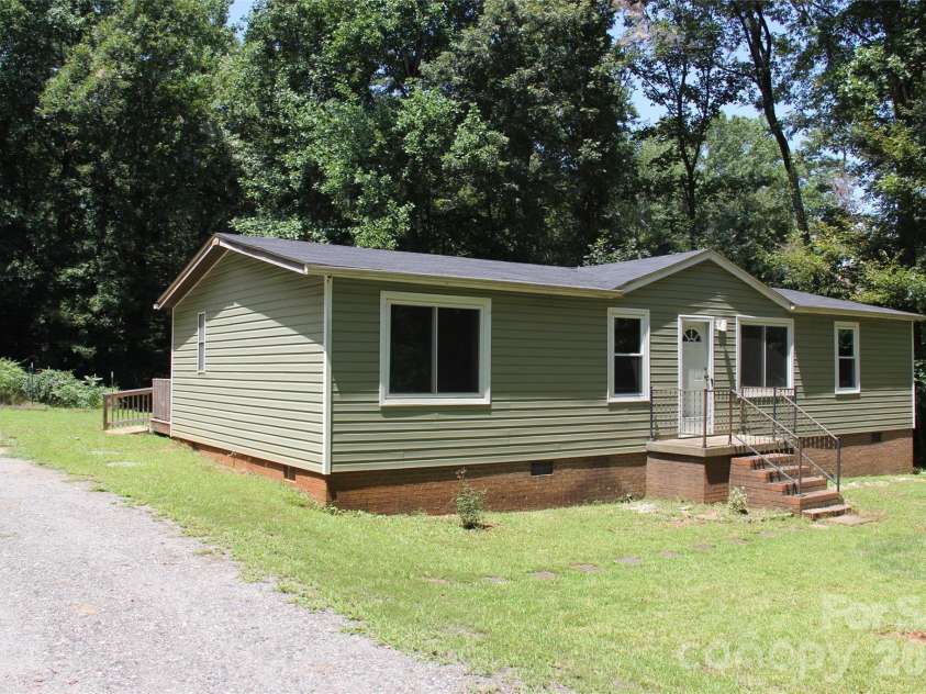 177 Hallmark Estates Drive, Statesville, NC 28625.  MLS# CAR4412322, YatesRealty ID 43033. 