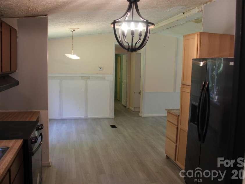177 Hallmark Estates Drive, Statesville, NC 28625.  MLS# CAR4412322, YatesRealty ID 43033. 