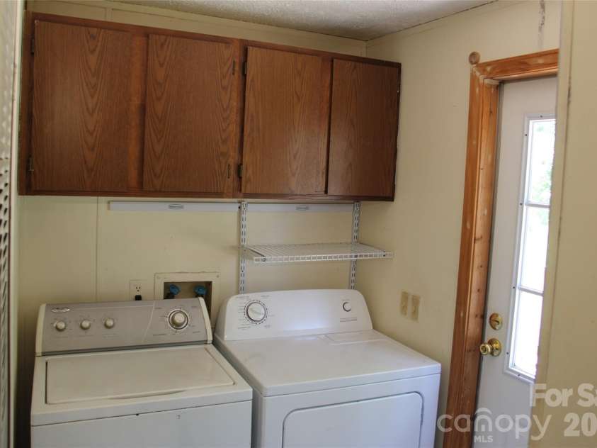177 Hallmark Estates Drive, Statesville, NC 28625.  MLS# CAR4412322, YatesRealty ID 43033. 