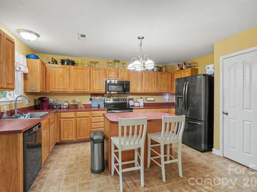 2700 Loxdale Farms Drive, Monroe, NC 28110.  MLS# CAR4405430, YatesRealty ID 43034. 
