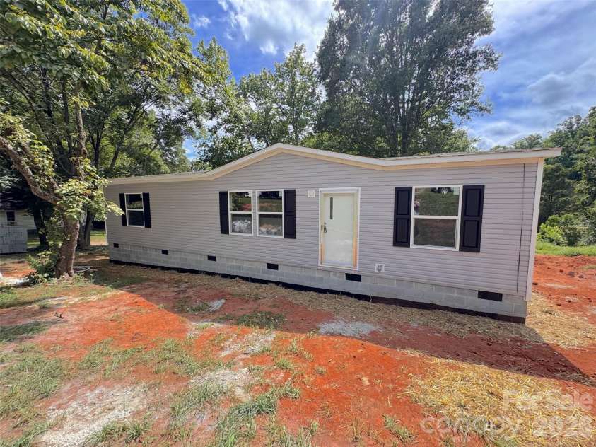 34 Gaither Avenue, Newton, NC 28658.  MLS# CAR4411589, YatesRealty ID 43036. 