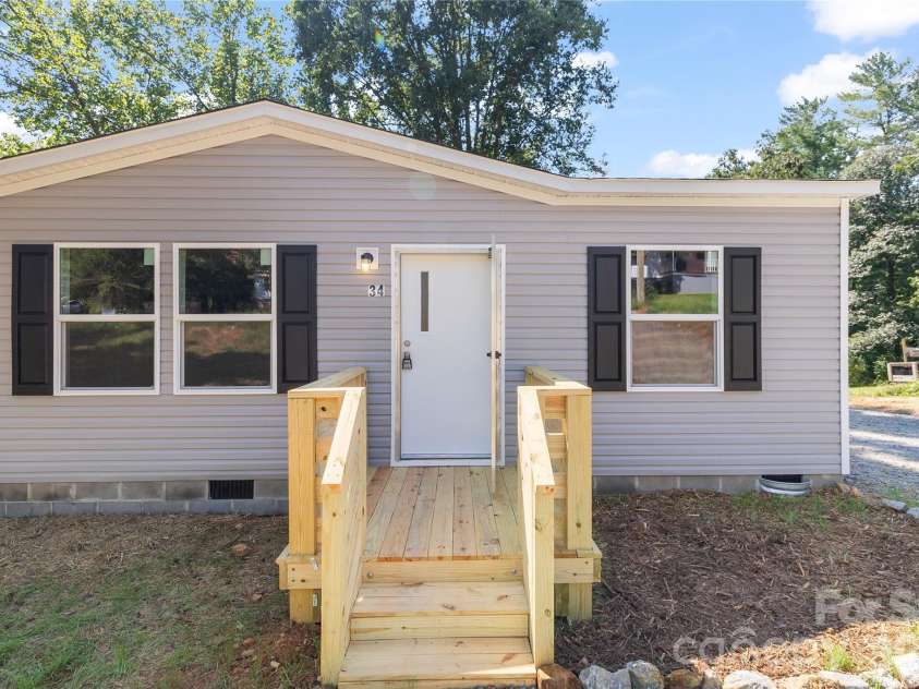 34 Gaither Avenue, Newton, NC 28658.  MLS# CAR4411589, YatesRealty ID 43036. 