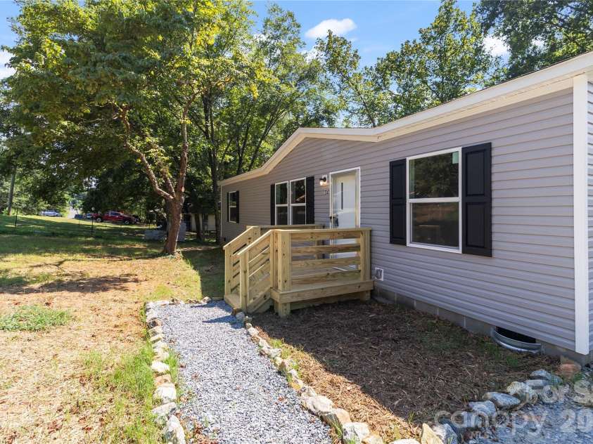 34 Gaither Avenue, Newton, NC 28658.  MLS# CAR4411589, YatesRealty ID 43036. 