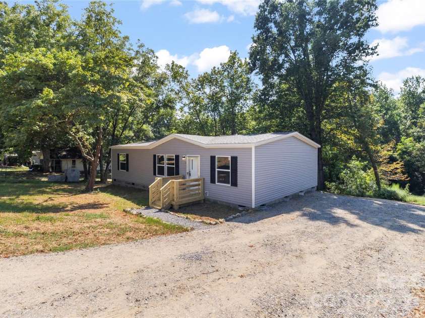 34 Gaither Avenue, Newton, NC 28658.  MLS# CAR4411589, YatesRealty ID 43036. 
