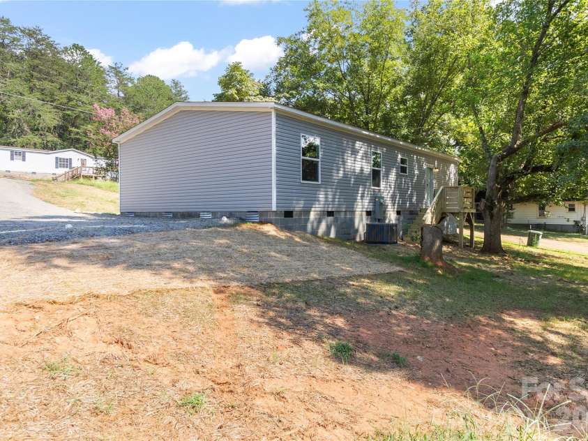 34 Gaither Avenue, Newton, NC 28658.  MLS# CAR4411589, YatesRealty ID 43036. 
