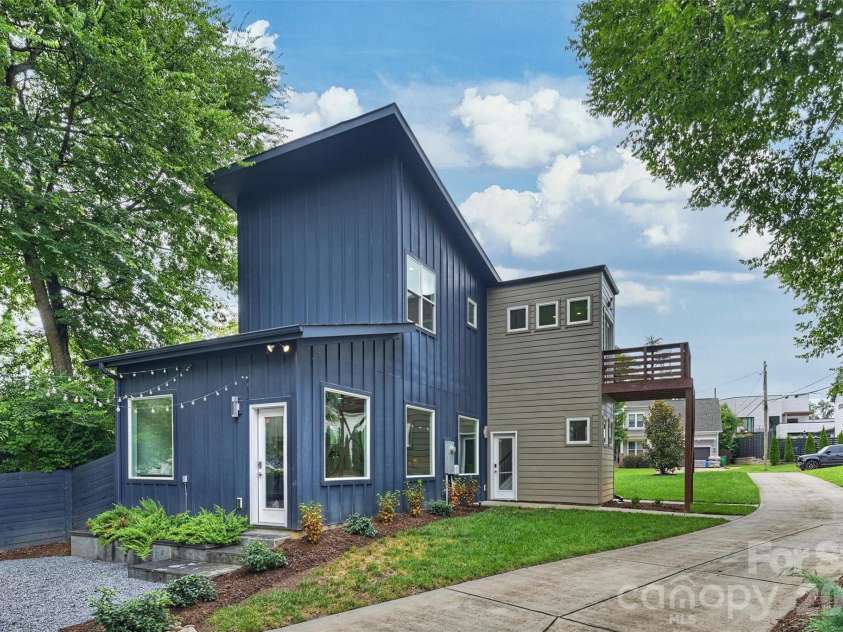 2111 Parson Street, Charlotte, NC 28205.  MLS# CAR4411078, YatesRealty ID 43037. 