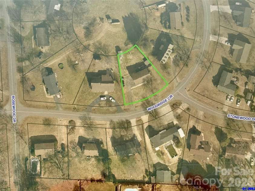 1772 Woodridge Circle, Hickory, NC 28602.  MLS# CAR4410286, YatesRealty ID 43040. 