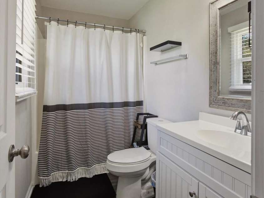 1772 Woodridge Circle, Hickory, NC 28602.  MLS# CAR4410286, YatesRealty ID 43040. 