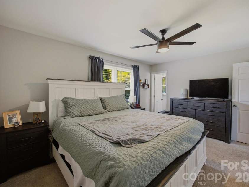 1772 Woodridge Circle, Hickory, NC 28602.  MLS# CAR4410286, YatesRealty ID 43040. 