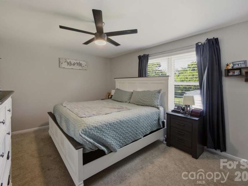 1772 Woodridge Circle, Hickory, NC 28602.  MLS# CAR4410286, YatesRealty ID 43040. 