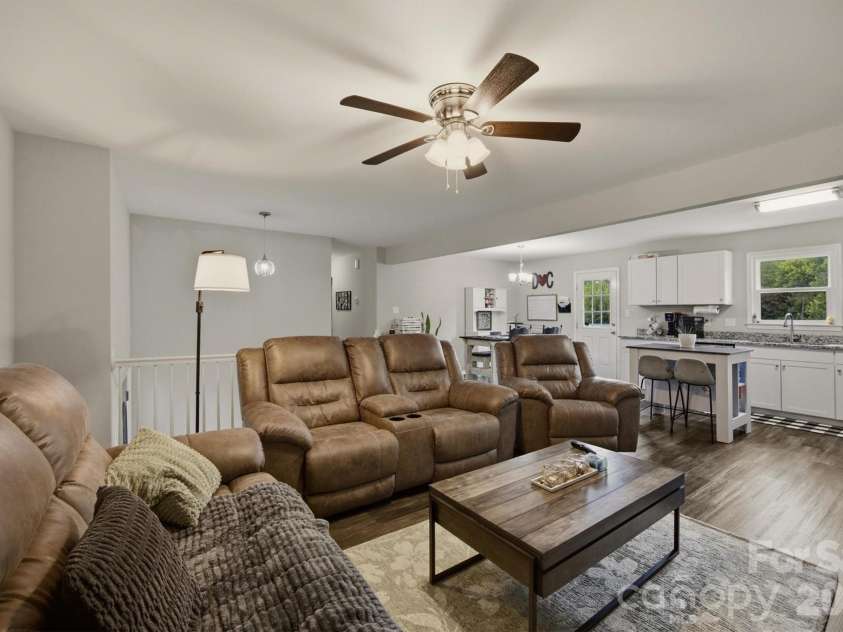 1772 Woodridge Circle, Hickory, NC 28602.  MLS# CAR4410286, YatesRealty ID 43040. 