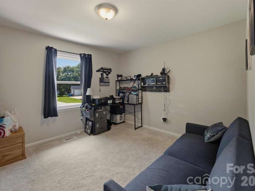 1772 Woodridge Circle, Hickory, NC 28602.  MLS# CAR4410286, YatesRealty ID 43040. 