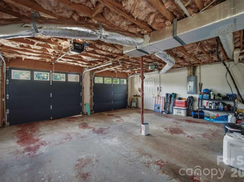 1772 Woodridge Circle, Hickory, NC 28602.  MLS# CAR4410286, YatesRealty ID 43040. 
