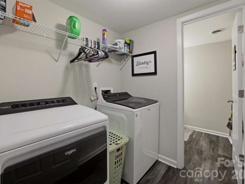 1772 Woodridge Circle, Hickory, NC 28602.  MLS# CAR4410286, YatesRealty ID 43040. 