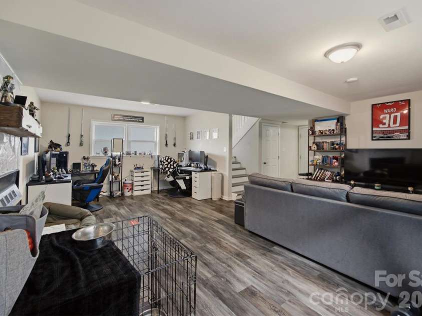 1772 Woodridge Circle, Hickory, NC 28602.  MLS# CAR4410286, YatesRealty ID 43040. 