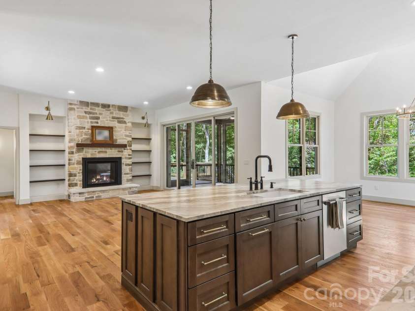 318 Mountain Home Trail, Brevard, NC 28712.  MLS# CAR4405578, YatesRealty ID 43041. Island