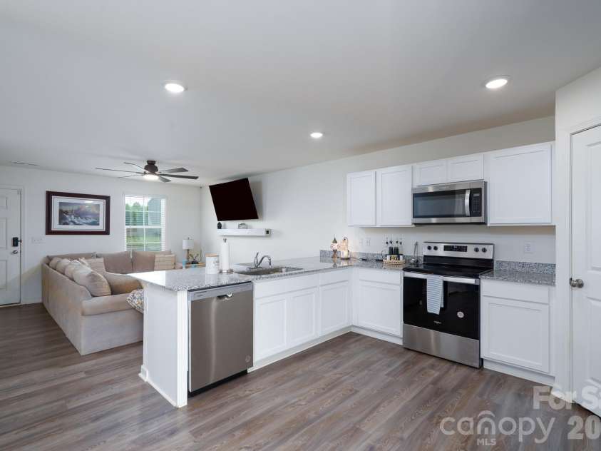 417 Sundial Drive, Lexington, NC 27295.  MLS# CAR4408044, YatesRealty ID 43042. Kitchen