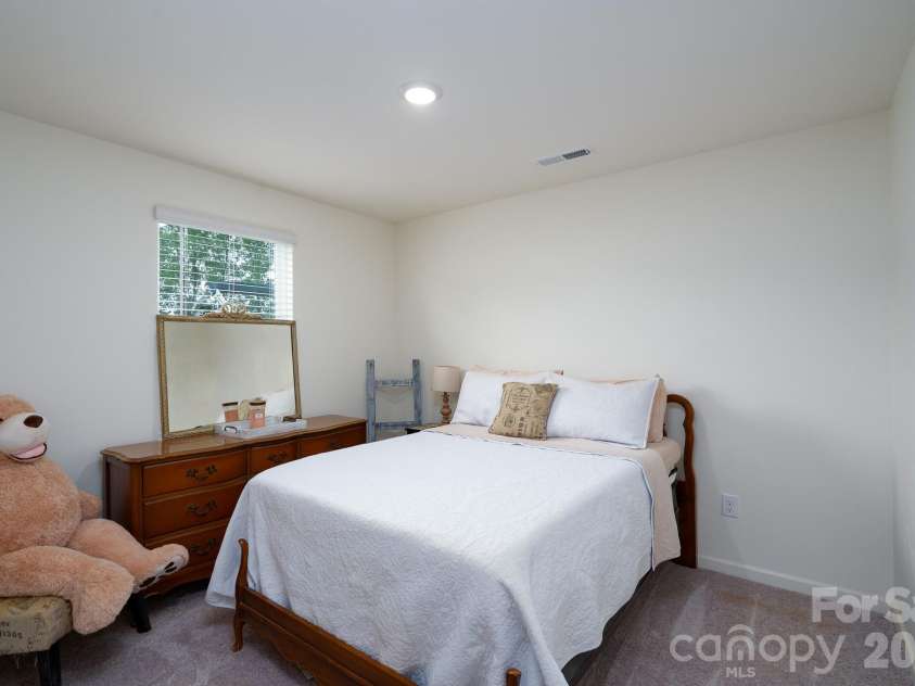 417 Sundial Drive, Lexington, NC 27295.  MLS# CAR4408044, YatesRealty ID 43042. Main level bedroom