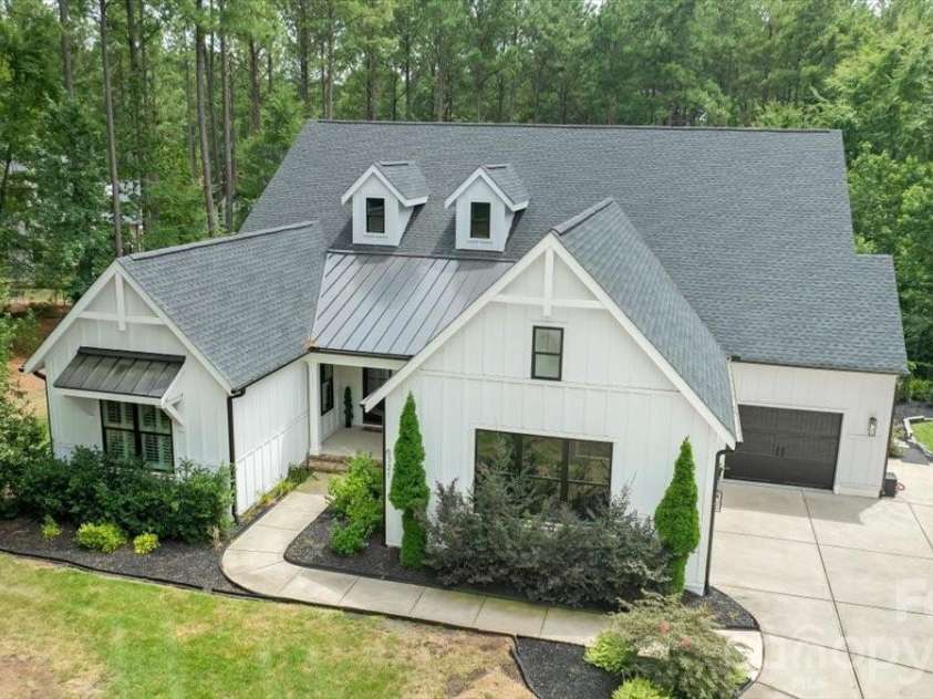 6321 Chimney Bluff Road, Lancaster, SC 29720.  MLS# CAR4407878, YatesRealty ID 43044. 6321 Chimney Bluff Rd