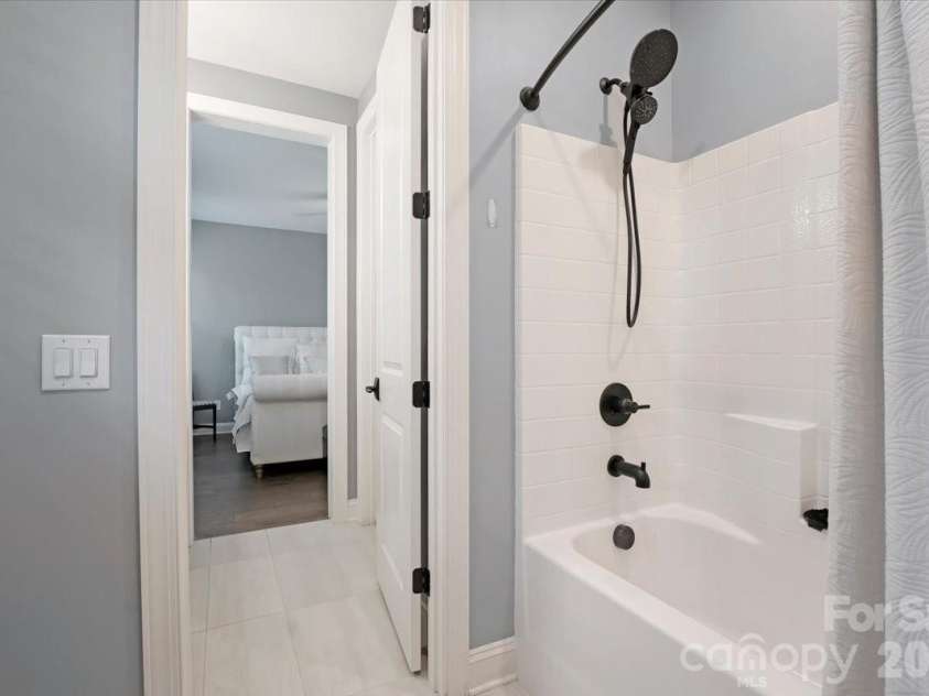 6321 Chimney Bluff Road, Lancaster, SC 29720.  MLS# CAR4407878, YatesRealty ID 43044. Bathroom