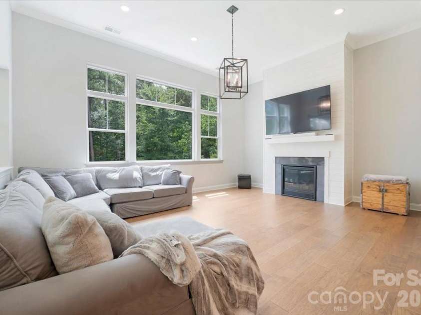 6321 Chimney Bluff Road, Lancaster, SC 29720.  MLS# CAR4407878, YatesRealty ID 43044. Living Room