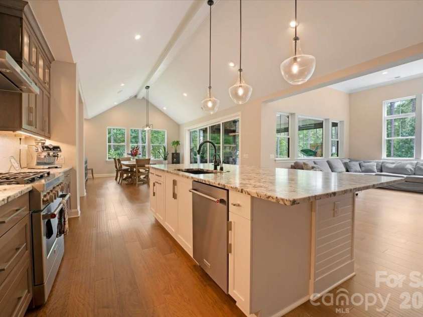 6321 Chimney Bluff Road, Lancaster, SC 29720.  MLS# CAR4407878, YatesRealty ID 43044. Luxury Kitchen