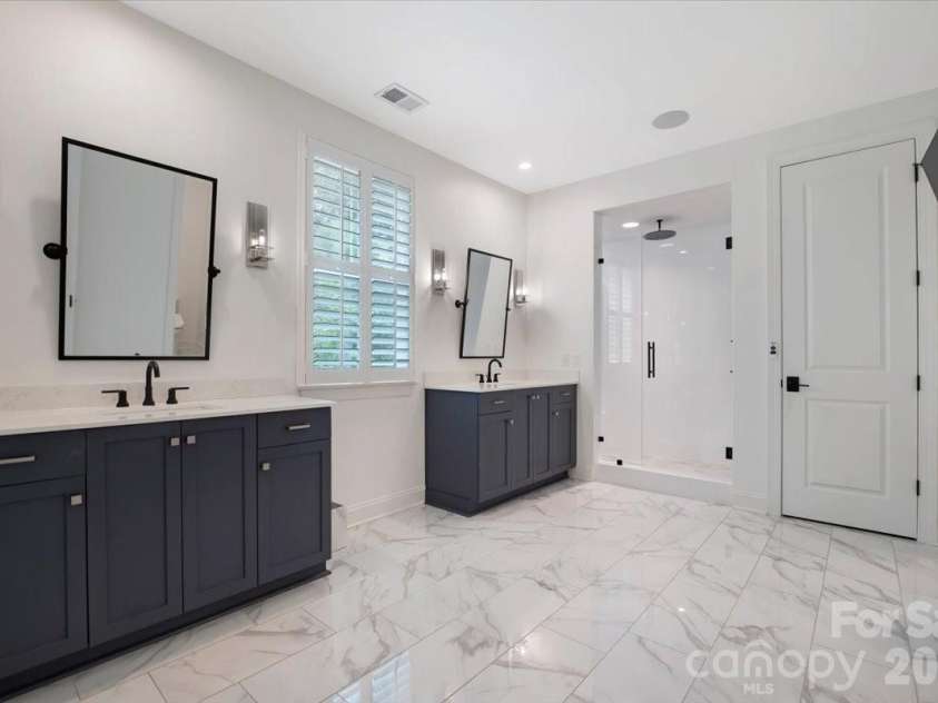 6321 Chimney Bluff Road, Lancaster, SC 29720.  MLS# CAR4407878, YatesRealty ID 43044. Master Bathroom