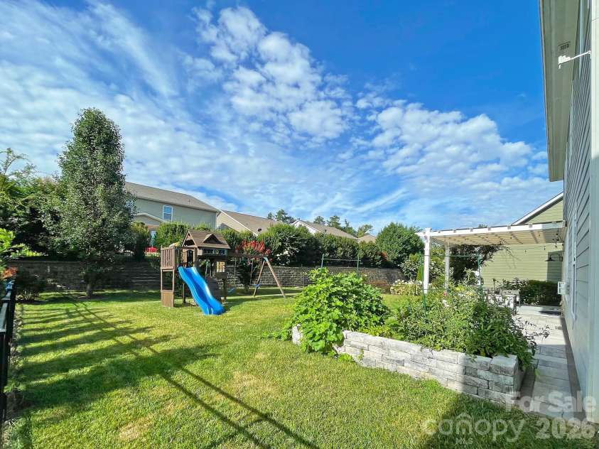 127 Tomahawk Drive, Mooresville, NC 28117.  MLS# CAR4408280, YatesRealty ID 43045. Back Yard