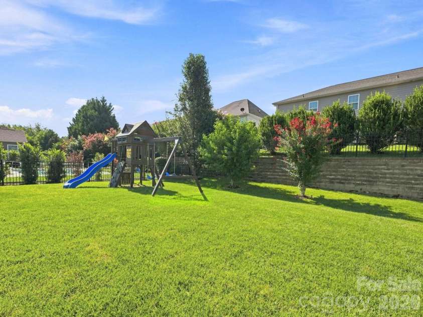 127 Tomahawk Drive, Mooresville, NC 28117.  MLS# CAR4408280, YatesRealty ID 43045. Back Yard