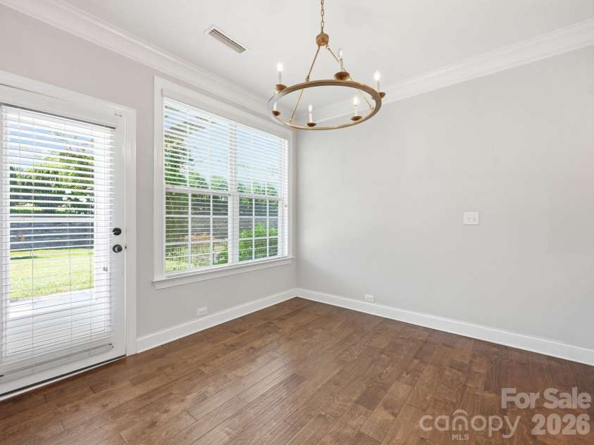 127 Tomahawk Drive, Mooresville, NC 28117.  MLS# CAR4408280, YatesRealty ID 43045. Breakfast Nook