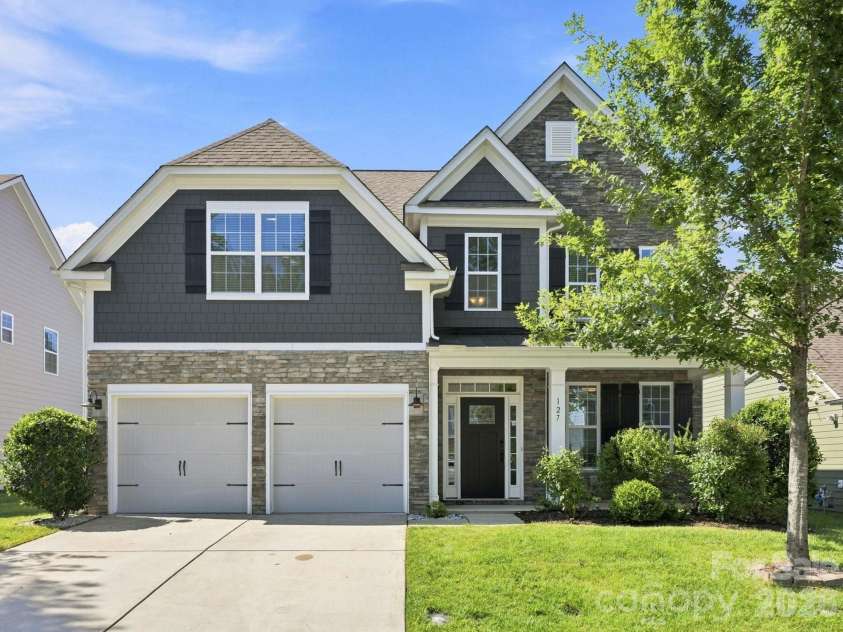 127 Tomahawk Drive, Mooresville, NC 28117.  MLS# CAR4408280, YatesRealty ID 43045. Covered Front Porch