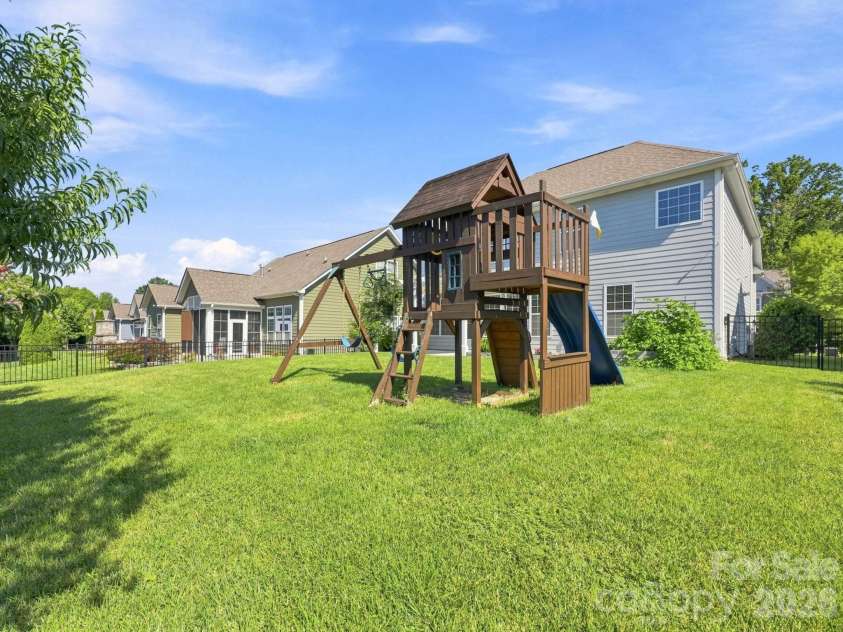 127 Tomahawk Drive, Mooresville, NC 28117.  MLS# CAR4408280, YatesRealty ID 43045. Play Set Conveys