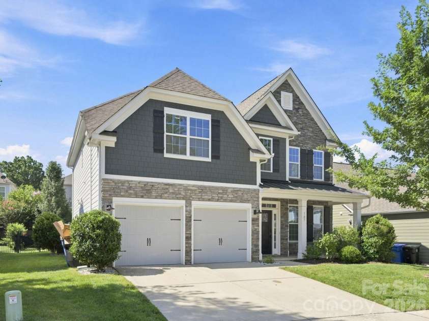 127 Tomahawk Drive, Mooresville, NC 28117.  MLS# CAR4408280, YatesRealty ID 43045. Welcome Home!