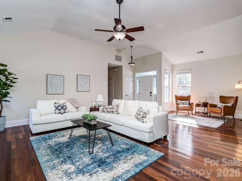 7024 Passeres Court, Charlotte, NC 28215.  MLS# CAR4406851, YatesRealty ID 43046. Open Floorplan