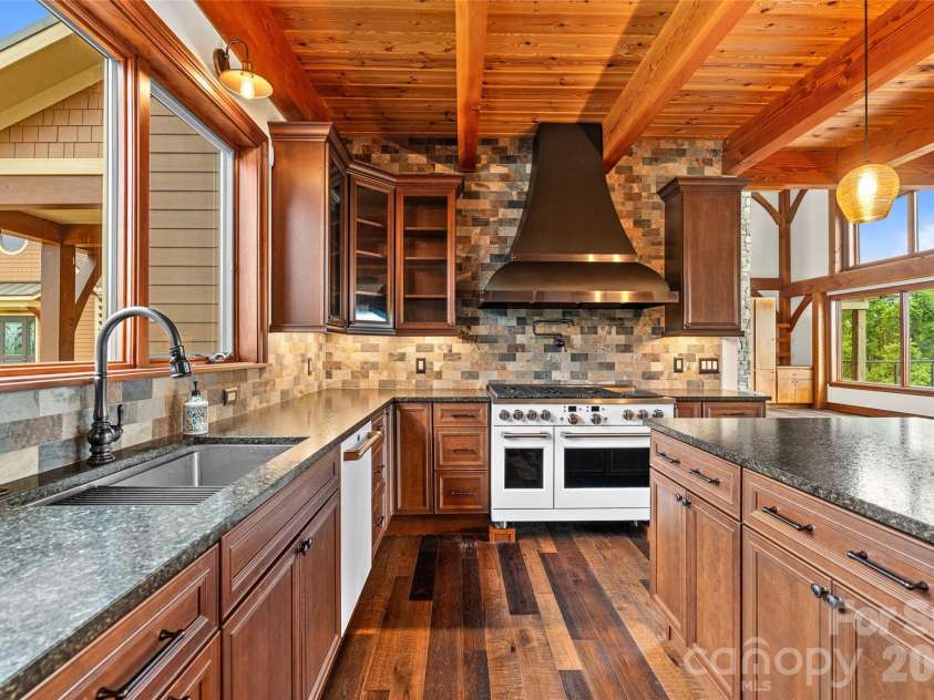 946 Ridge Road, Green Mountain, NC 28740.  MLS# CAR4408714, YatesRealty ID 43047. Chef's kitchen