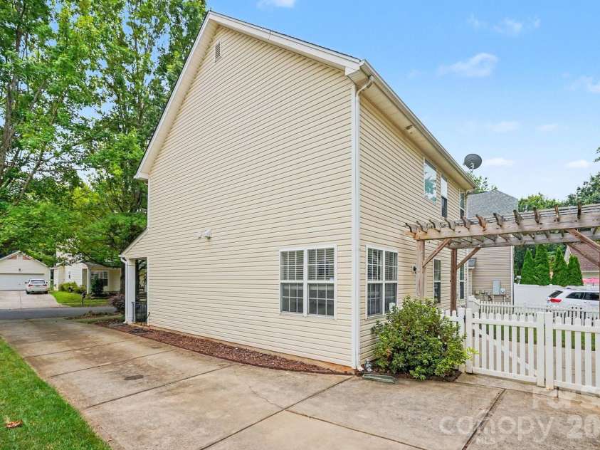 10139 Caldwell Depot Road, Cornelius, NC 28031.  MLS# CAR4398795, YatesRealty ID 43048. 
