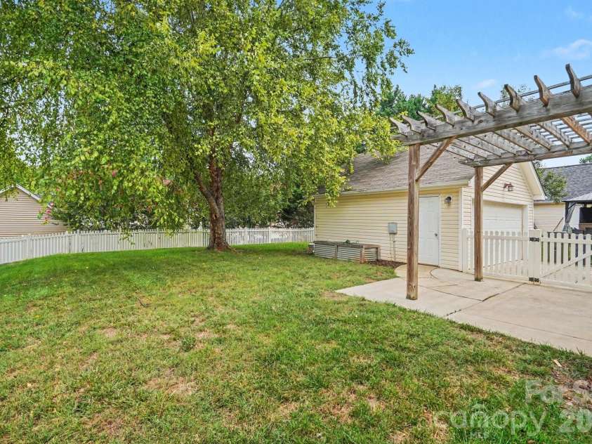 10139 Caldwell Depot Road, Cornelius, NC 28031.  MLS# CAR4398795, YatesRealty ID 43048. 