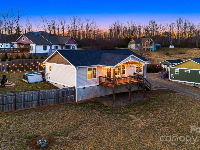 16 Mckena Hill Lane, Candler, NC 28715.  MLS# CAR4226006, YatesRealty ID 4305. 