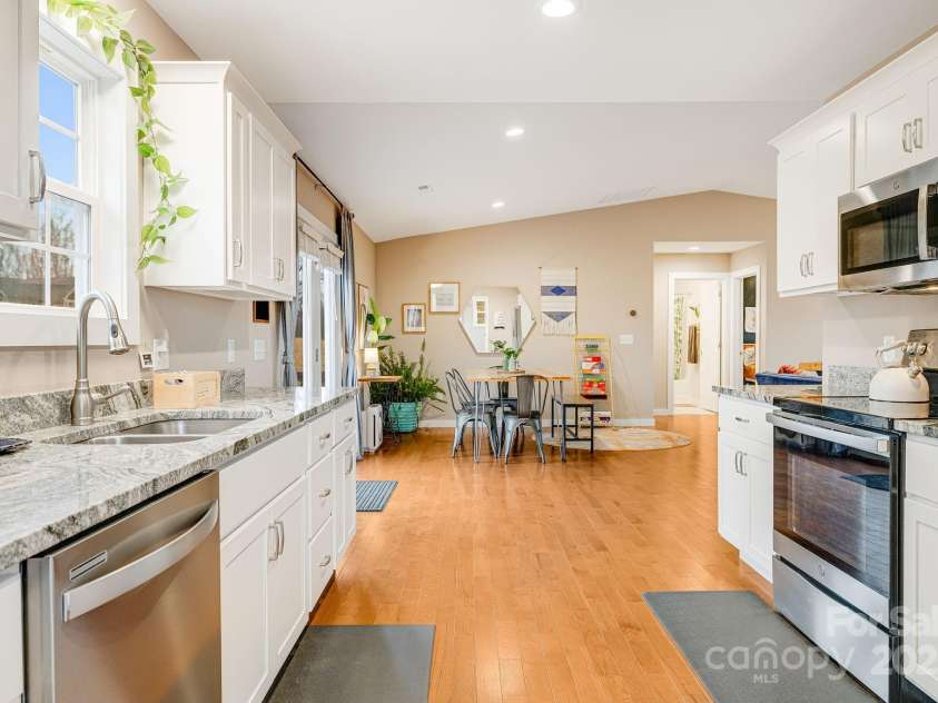 16 Mckena Hill Lane, Candler, NC 28715.  MLS# CAR4226006, YatesRealty ID 4305. 