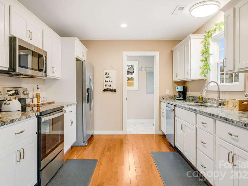 16 Mckena Hill Lane, Candler, NC 28715.  MLS# CAR4226006, YatesRealty ID 4305. 